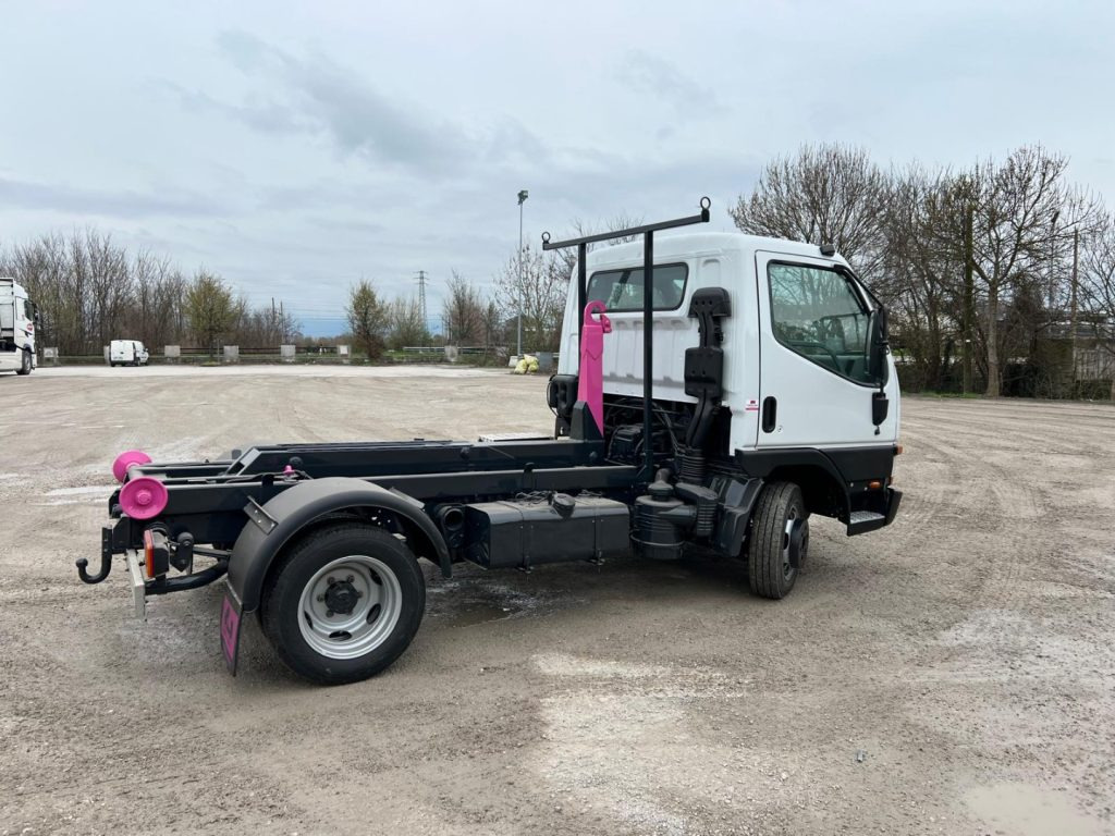 Hook lift truck MITSUBISHI CANTER 3.0 SCARRABILE: picture 6 Hook lift truck MITSUBISHI CANTER 3.0 SCARRABILE: picture 6