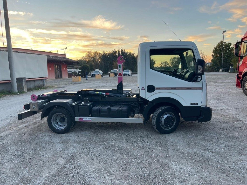 Hook lift truck NISSAN NT400 SCARRABILE PATENTE B: picture 10