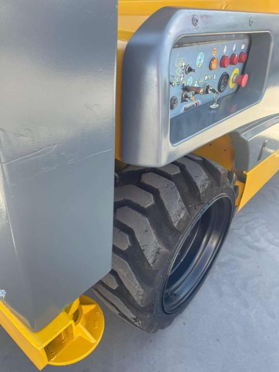 Haulotte COMPACT 12DX - Scissor lift: picture 5 Haulotte COMPACT 12DX - Scissor lift: picture 5