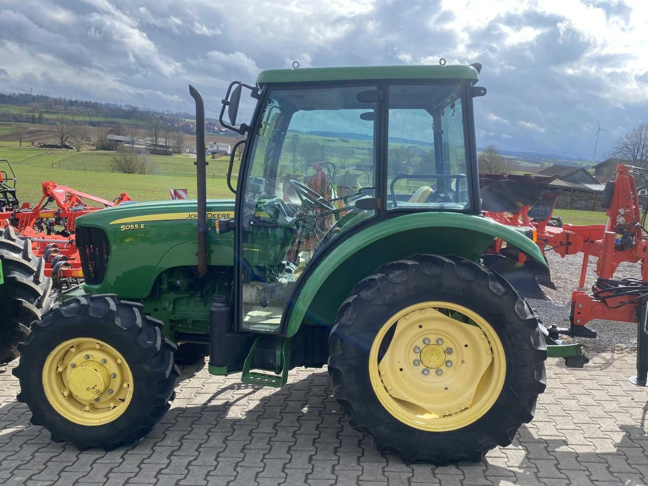 John Deere 5055E - Farm tractor: picture 3 John Deere 5055E - Farm tractor: picture 3