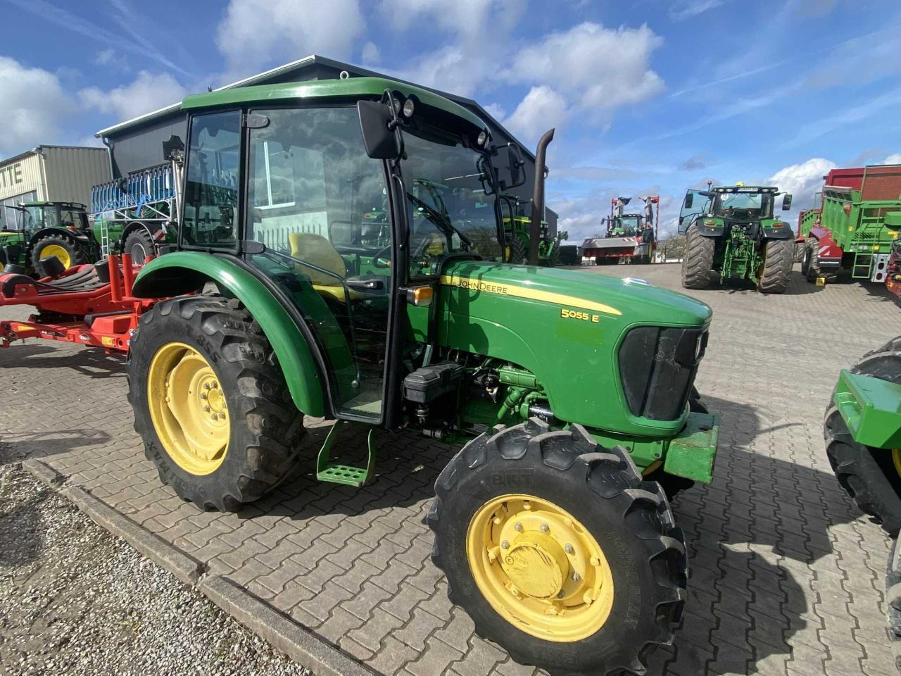 John Deere 5055E - Farm tractor: picture 1 John Deere 5055E - Farm tractor: picture 1