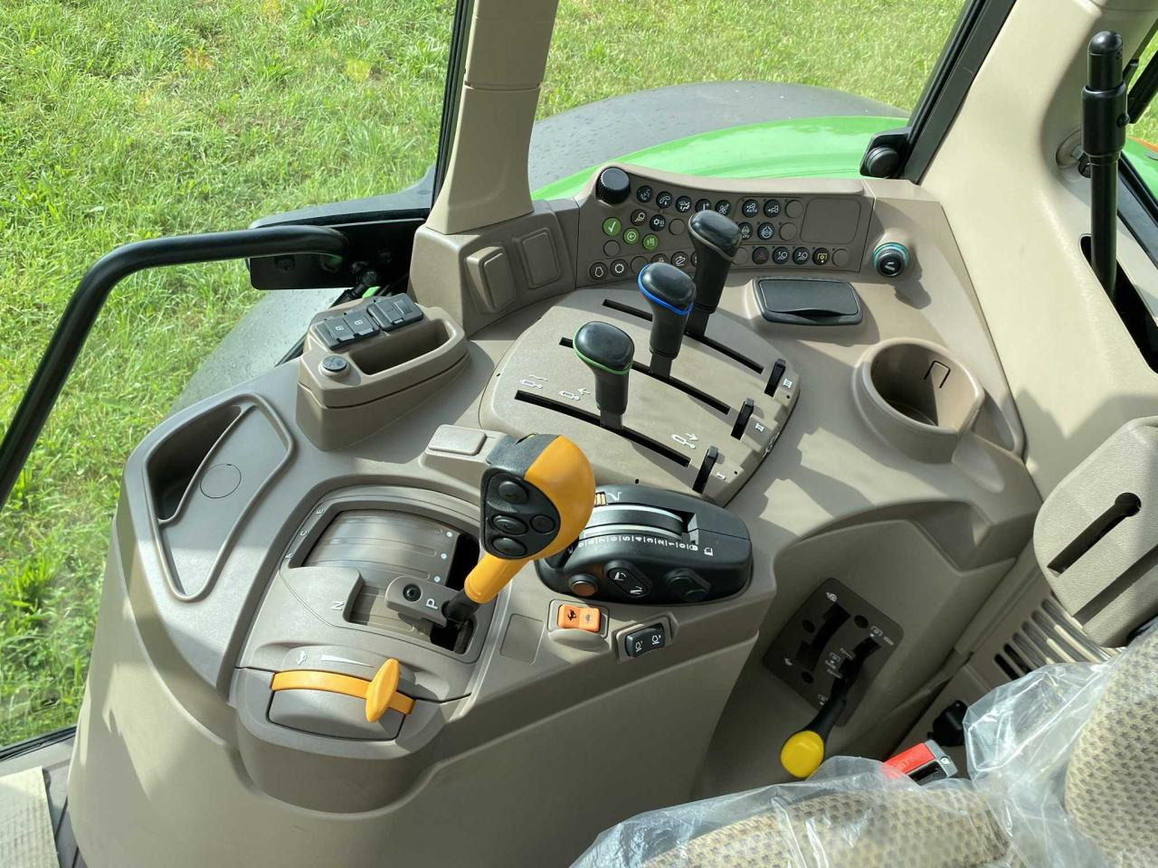 John Deere 6100 M AutoQuadEco - Farm tractor: picture 5 John Deere 6100 M AutoQuadEco - Farm tractor: picture 5