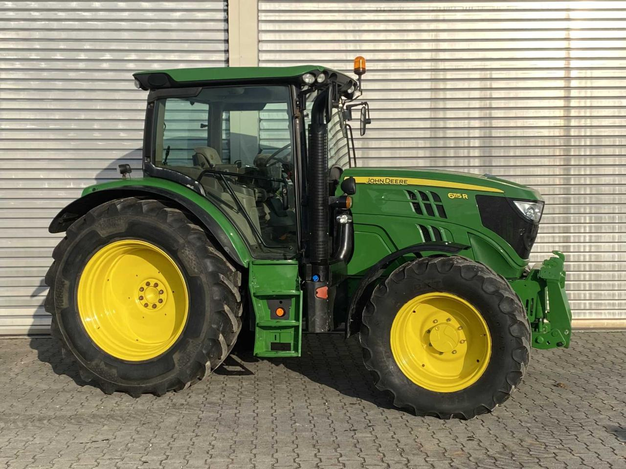 John Deere 6115R - Farm tractor: picture 1 John Deere 6115R - Farm tractor: picture 1