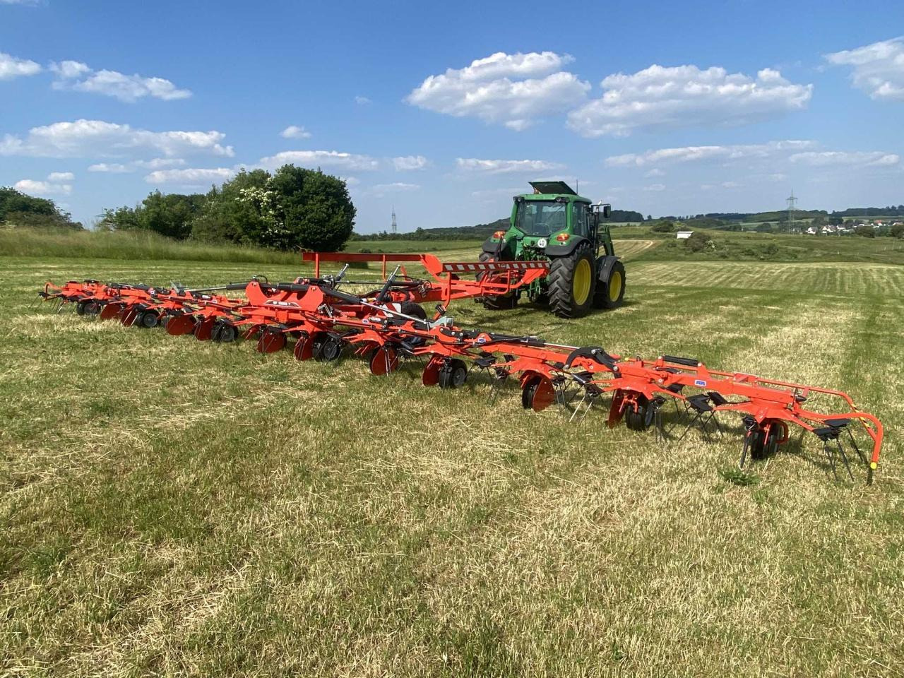Kuhn GF13003T - Tedder/ Rake: picture 4 Kuhn GF13003T - Tedder/ Rake: picture 4