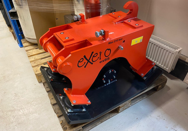 Exero Puomitäry rototiltin alle - Vibratory plate, Attachment: picture 2 Exero Puomitäry rototiltin alle - Vibratory plate, Attachment: picture 2