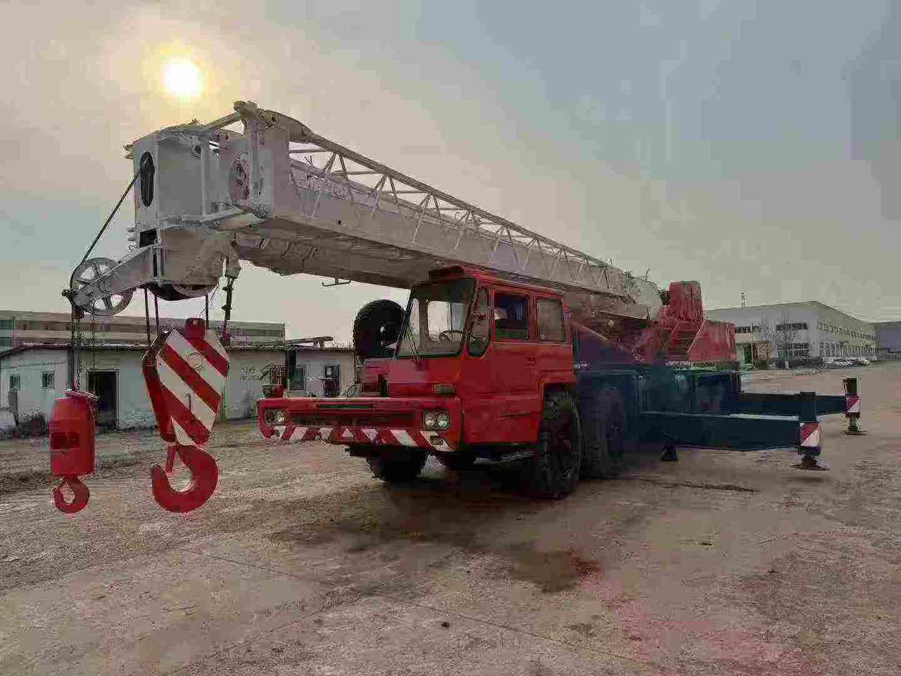 TADANO TG700E TG500E TL300E TL250E TG1000E 25ton 30ton 50ton 70ton 100ton - Mobile crane: picture 2 TADANO TG700E TG500E TL300E TL250E TG1000E 25ton 30ton 50ton 70ton 100ton - Mobile crane: picture 2