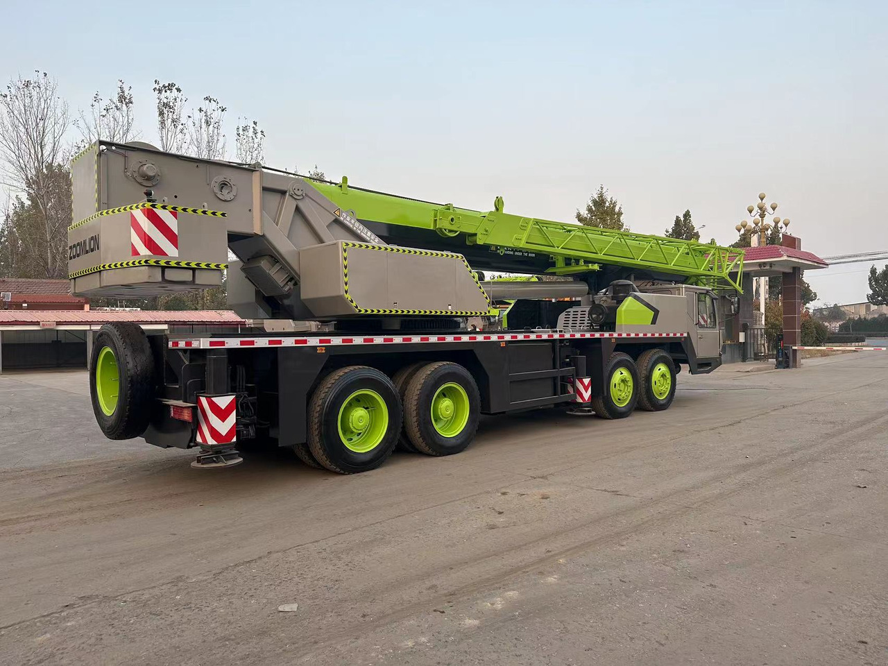 ZOOMLION ZTC700V QY70V 70 ton 80 ton 90 ton 100 ton 110 ton 120 ton used truck crane - Mobile crane: picture 4 ZOOMLION ZTC700V QY70V 70 ton 80 ton 90 ton 100 ton 110 ton 120 ton used truck crane - Mobile crane: picture 4