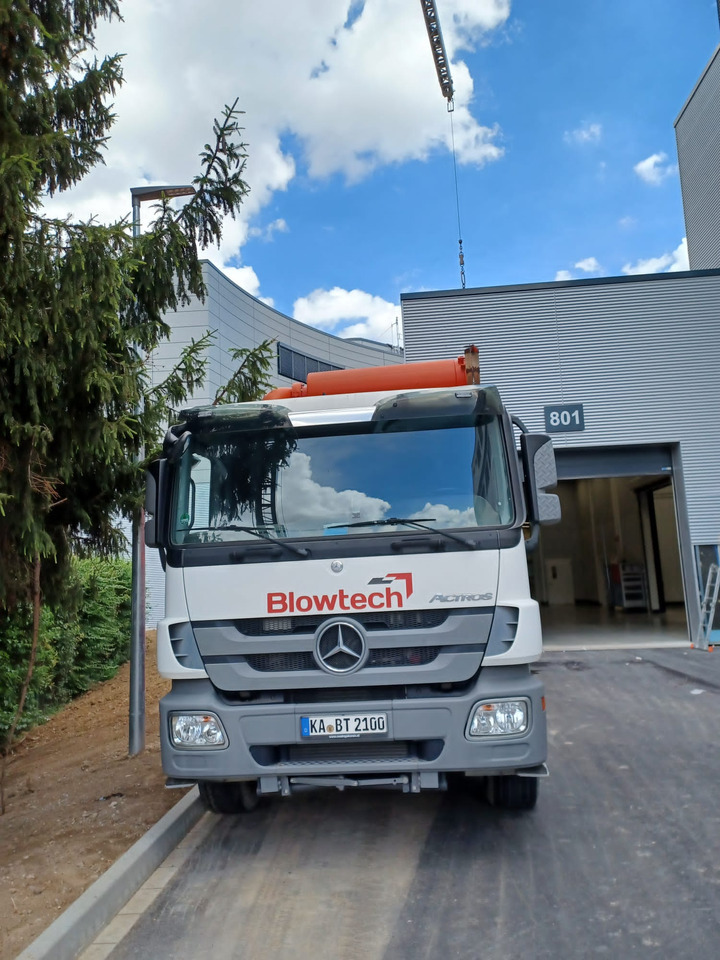 MERCEDES-BENZ Naaktgeboren Vacu-Press 8000 High-Lift V2A less km+hours! - Vacuum truck: picture 5 MERCEDES-BENZ Naaktgeboren Vacu-Press 8000 High-Lift V2A less km+hours! - Vacuum truck: picture 5