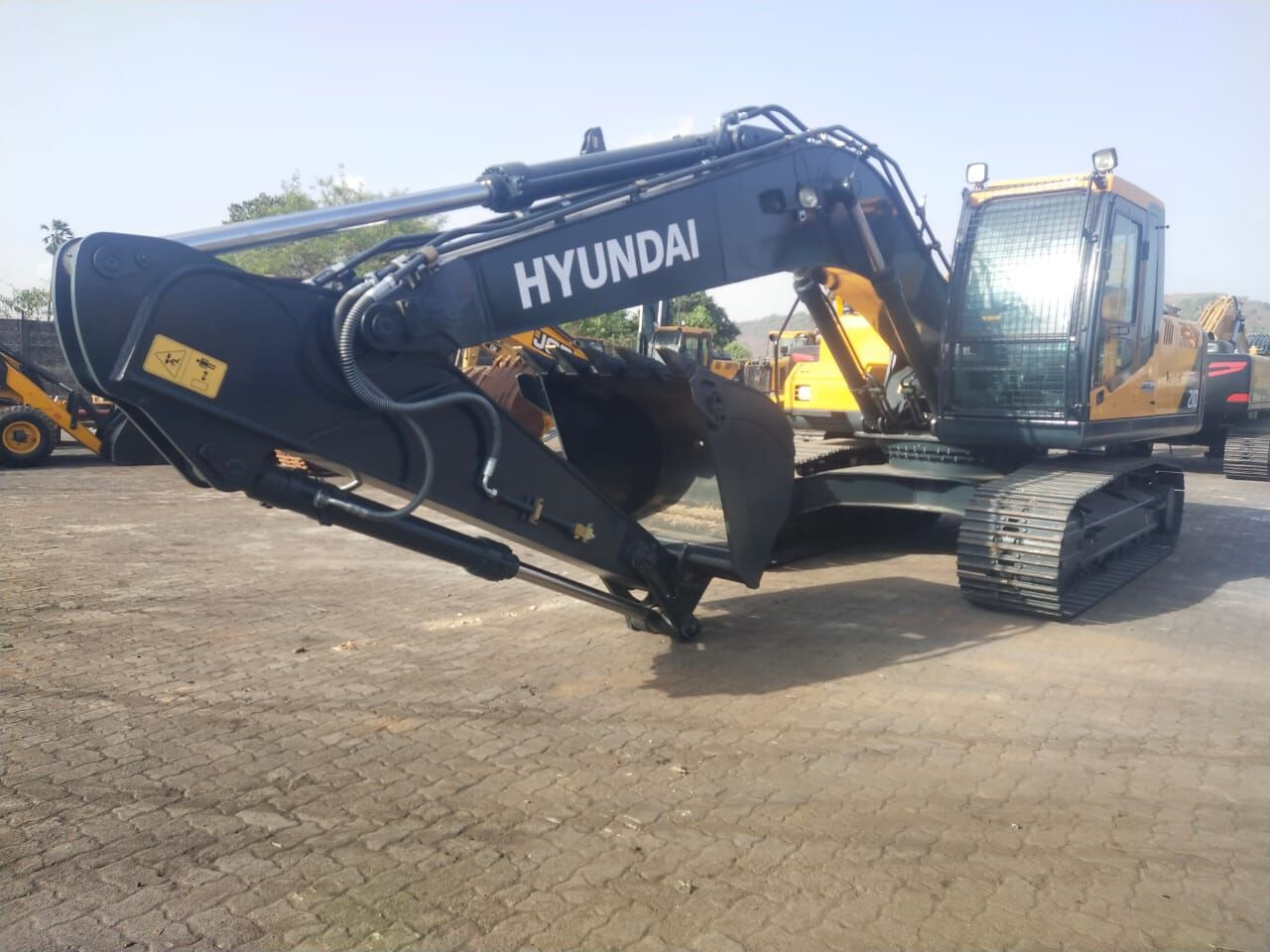 New Hyundai R210 tracked excavator - Crawler excavator: picture 1 New Hyundai R210 tracked excavator - Crawler excavator: picture 1