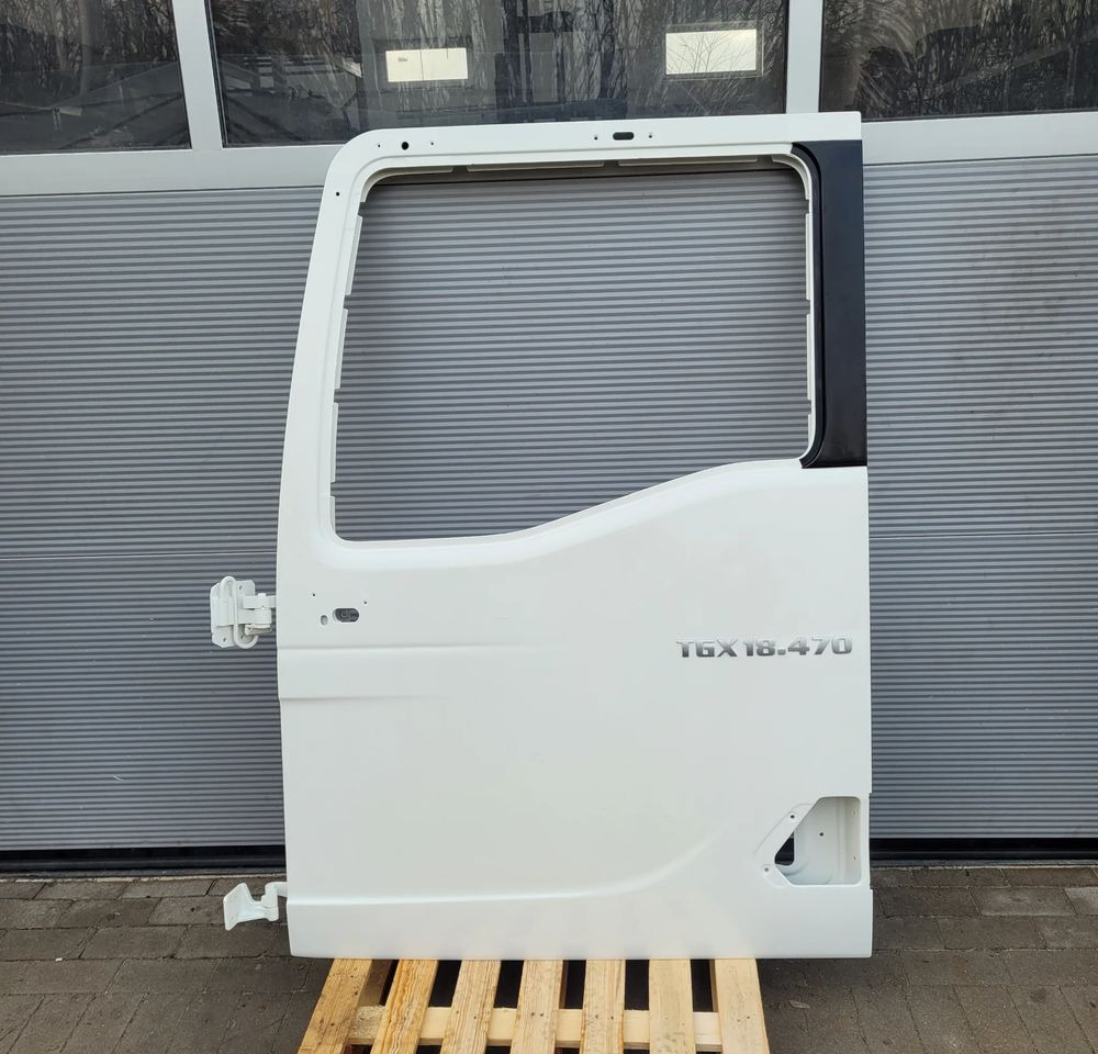 DRZWI LEWE MAN TG3 TGX NM ORYGINAŁ RAL 9010 CHWALIM116 - Body and exterior for Truck: picture 1 DRZWI LEWE MAN TG3 TGX NM ORYGINAŁ RAL 9010 CHWALIM116 - Body and exterior for Truck: picture 1