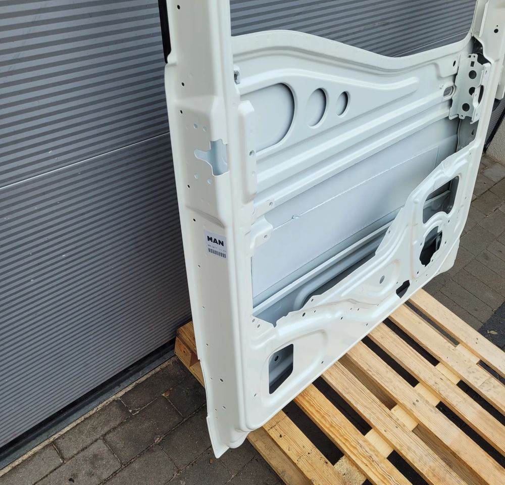 DRZWI LEWE MAN TG3 TGX NM ORYGINAŁ RAL 9010 CHWALIM116 - Body and exterior for Truck: picture 5 DRZWI LEWE MAN TG3 TGX NM ORYGINAŁ RAL 9010 CHWALIM116 - Body and exterior for Truck: picture 5