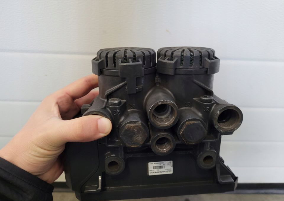 EBS MERCEDES ACTROS MP4 A 0004295824 - Brake parts for Truck: picture 1 EBS MERCEDES ACTROS MP4 A 0004295824 - Brake parts for Truck: picture 1
