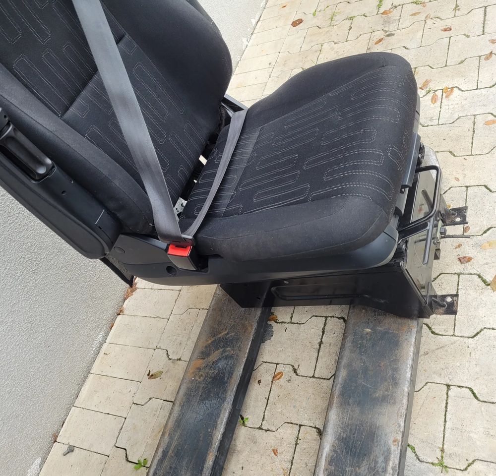 FOTEL KIEROWCY MERCEDES ACTROS MP4 - Seat for Truck: picture 3 FOTEL KIEROWCY MERCEDES ACTROS MP4 - Seat for Truck: picture 3