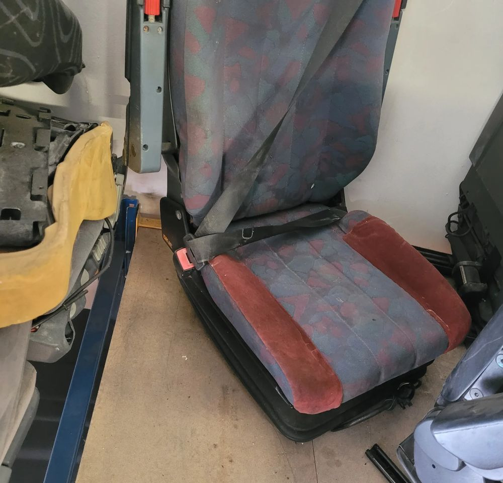 FOTEL KIEROWCY MERCEDES ATEGO CHWALIM116 - Seat for Truck: picture 3 FOTEL KIEROWCY MERCEDES ATEGO CHWALIM116 - Seat for Truck: picture 3