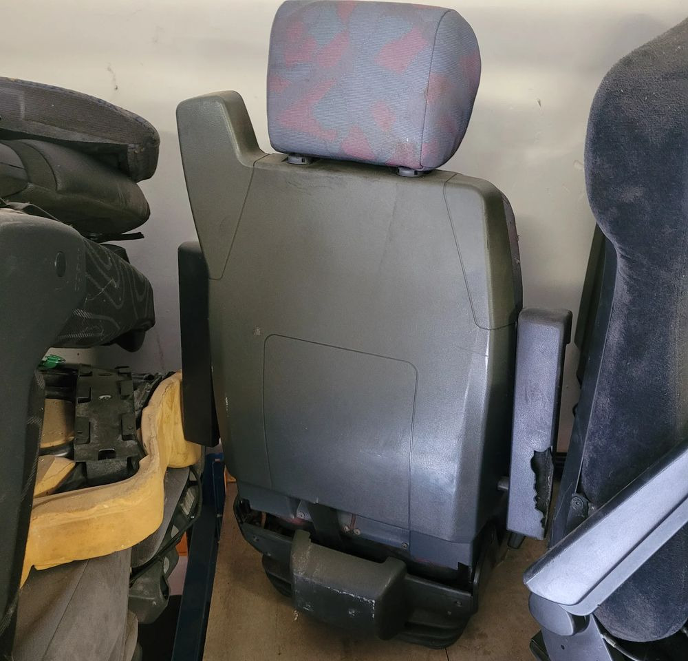 FOTEL KIEROWCY MERCEDES ATEGO CHWALIM116 - Seat for Truck: picture 4 FOTEL KIEROWCY MERCEDES ATEGO CHWALIM116 - Seat for Truck: picture 4