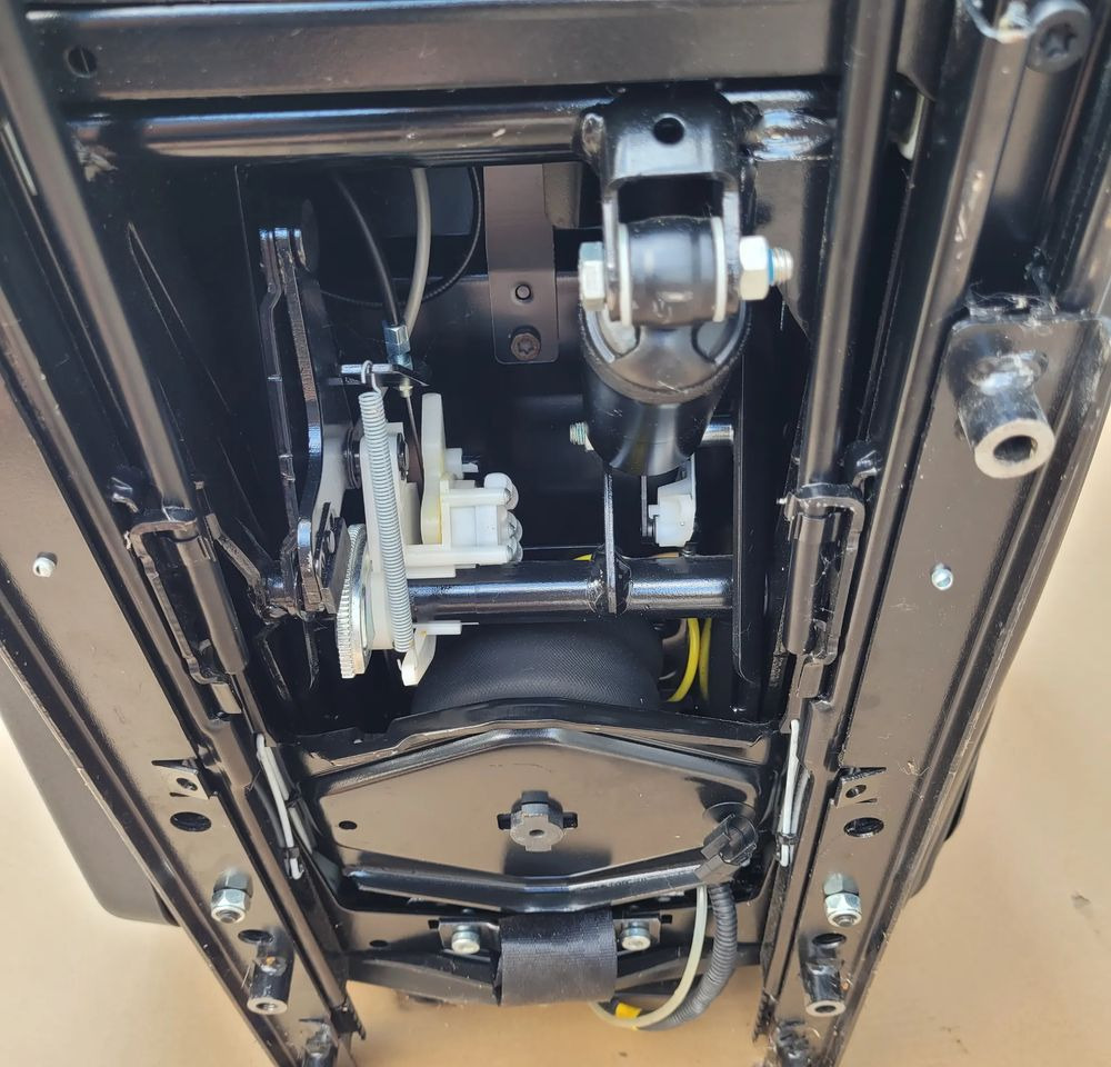 FOTEL PRAWY MAN TGX LIFT SKÓRA JAK NOWY CHWALIM116 - Seat for Truck: picture 4 FOTEL PRAWY MAN TGX LIFT SKÓRA JAK NOWY CHWALIM116 - Seat for Truck: picture 4