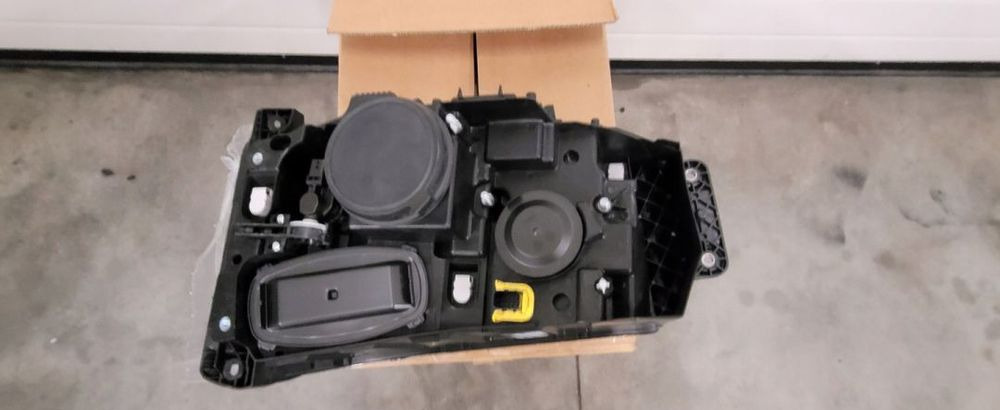 LAMPA RENAULT RANGE T NOWY ORYGINAŁ PRAWA - Headlight for Truck: picture 2 LAMPA RENAULT RANGE T NOWY ORYGINAŁ PRAWA - Headlight for Truck: picture 2