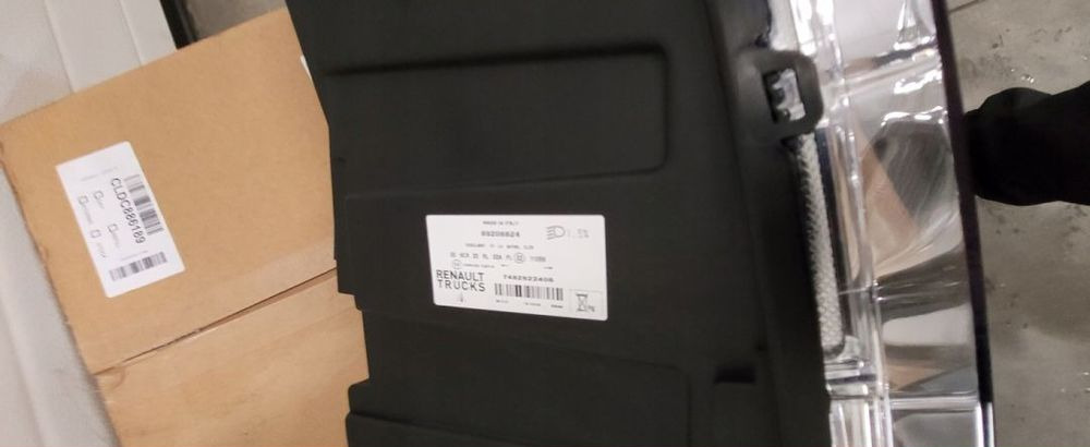 LAMPA RENAULT RANGE T NOWY ORYGINAŁ PRAWA - Headlight for Truck: picture 3 LAMPA RENAULT RANGE T NOWY ORYGINAŁ PRAWA - Headlight for Truck: picture 3