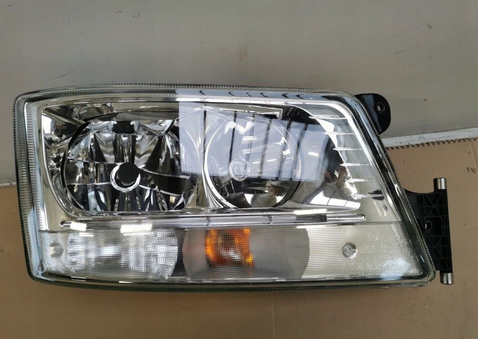 LAMPA XENON MAN TGX TGS RH.ORYGINAŁ LIFT MOCNY LED - Headlight: picture 1 LAMPA XENON MAN TGX TGS RH.ORYGINAŁ LIFT MOCNY LED - Headlight: picture 1