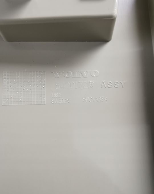 ZAŚLEPKA MASKOWNICA VOLVO FH4 84201727 ORYGINAŁ - Aerodynamics/ Spoiler for Truck: picture 2 ZAŚLEPKA MASKOWNICA VOLVO FH4 84201727 ORYGINAŁ - Aerodynamics/ Spoiler for Truck: picture 2