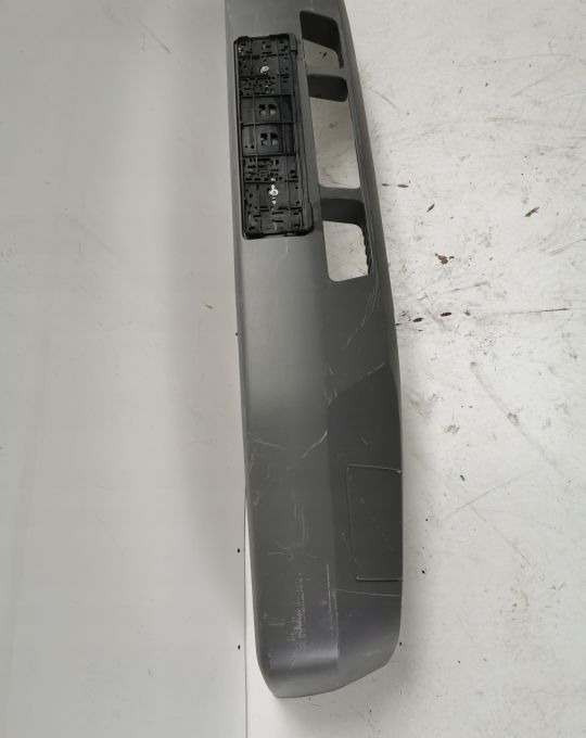 ZDERZAK MERCEDES VARIO 670 ORYGINAŁ - Bumper for Van: picture 4 ZDERZAK MERCEDES VARIO 670 ORYGINAŁ - Bumper for Van: picture 4