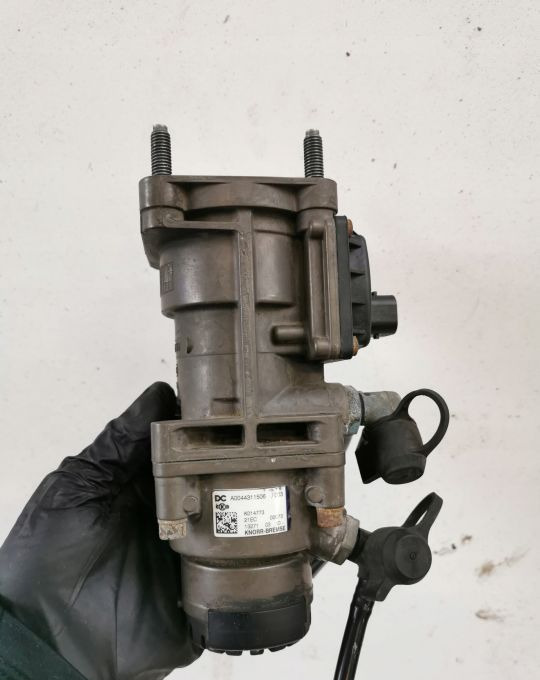 Zawór GŁÓWNY HAMULCA ACTROS MP4 A0044311506 KNOR - Brake valve for Truck: picture 1 Zawór GŁÓWNY HAMULCA ACTROS MP4 A0044311506 KNOR - Brake valve for Truck: picture 1