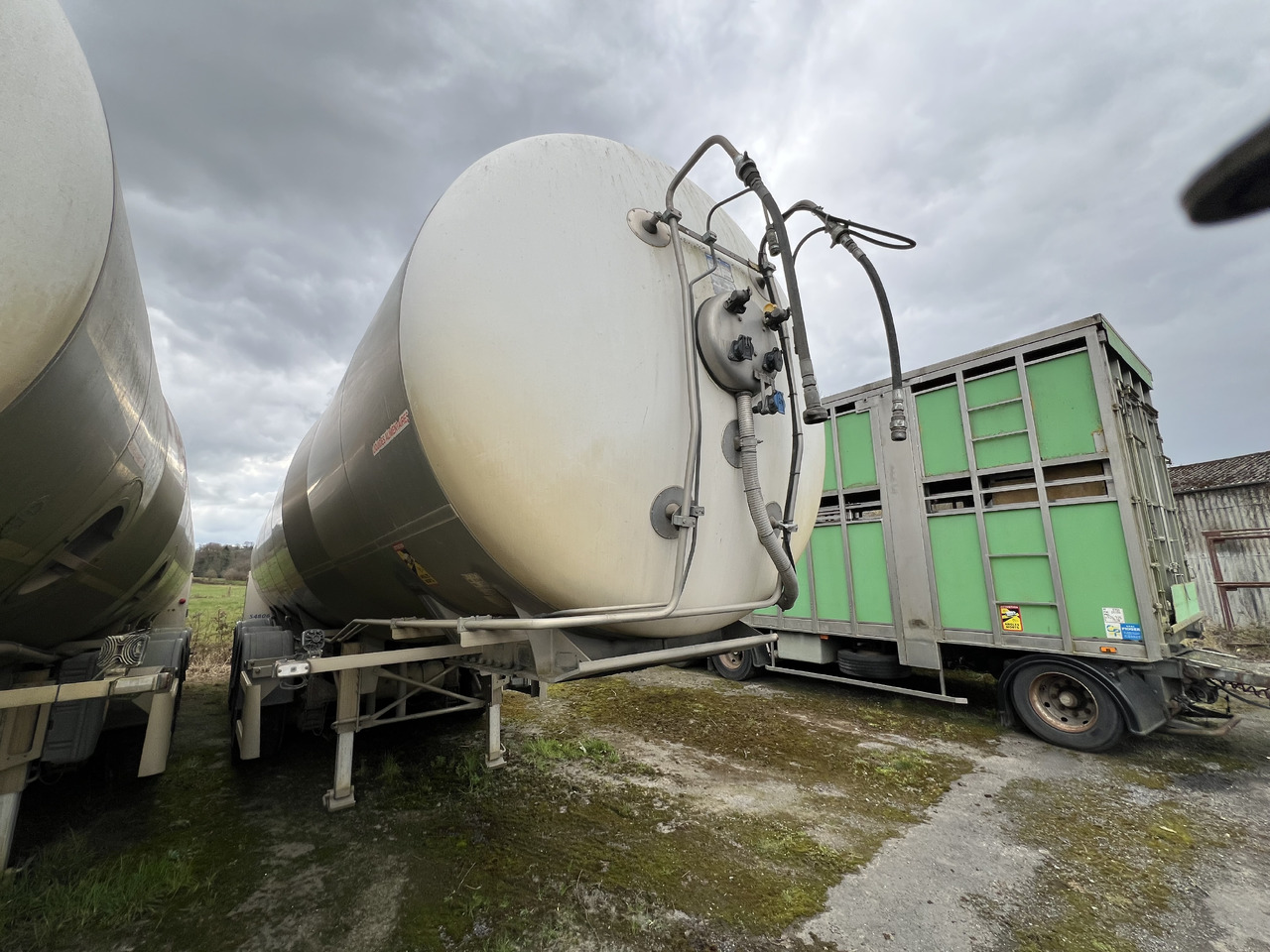 MAISONNEUVE Inox alimentaire calorifugé - Tank semi-trailer: picture 1 MAISONNEUVE Inox alimentaire calorifugé - Tank semi-trailer: picture 1