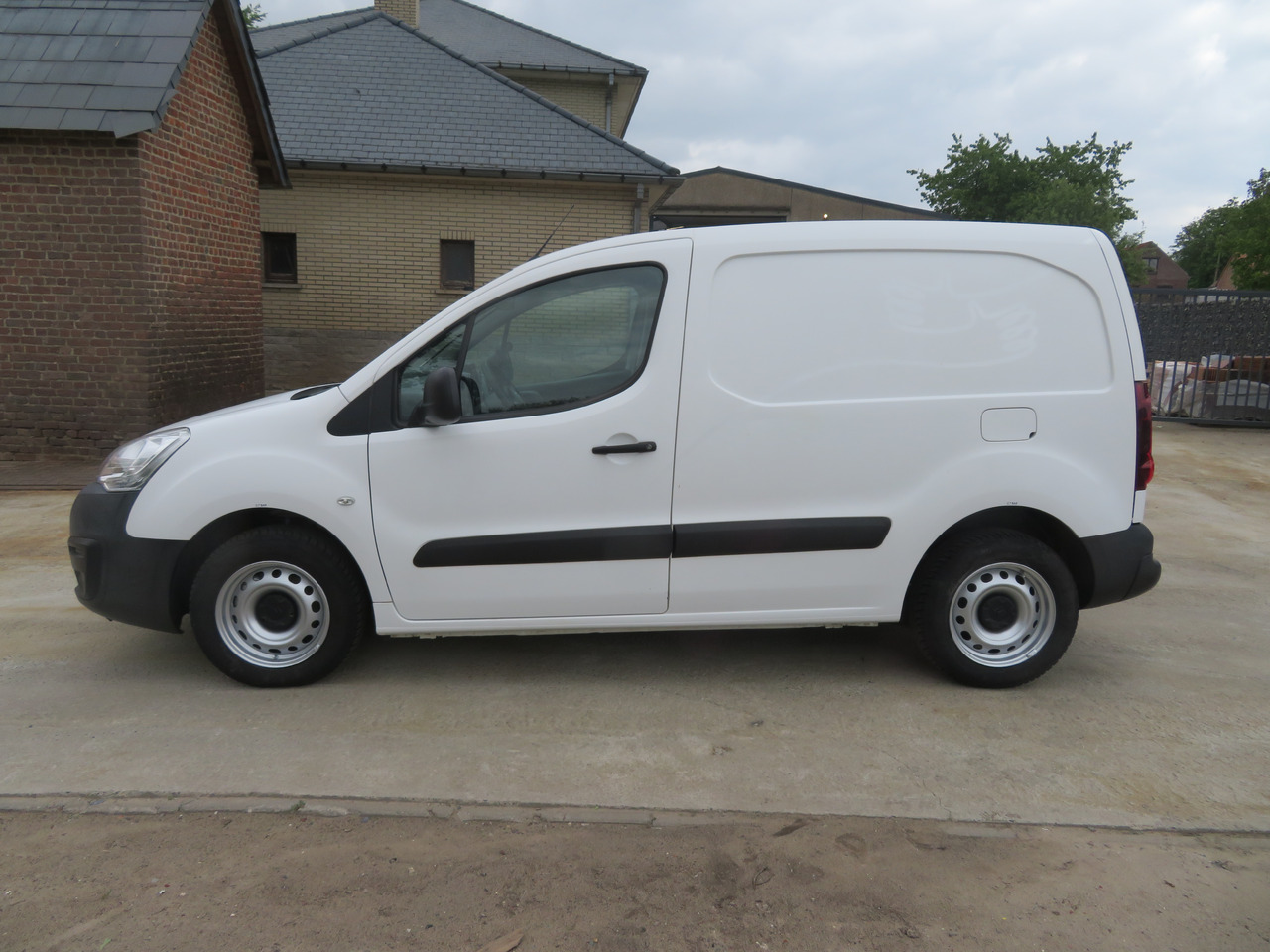CITROËN Berlingo 1.6 BlueHDi CLUB - Panel van: picture 4 CITROËN Berlingo 1.6 BlueHDi CLUB - Panel van: picture 4