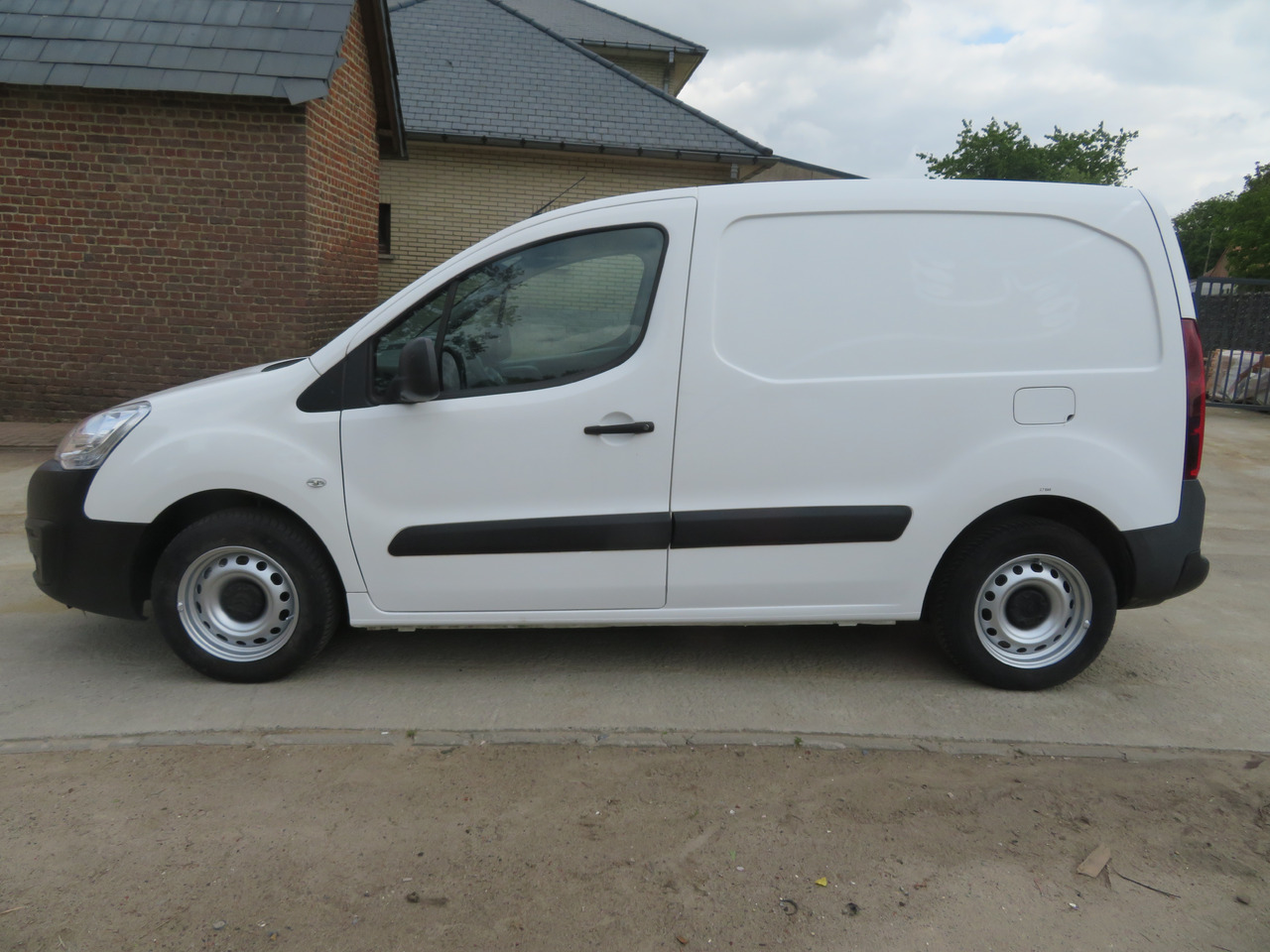 CITROËN Berlingo 1.6 BlueHDi CLUB - Panel van: picture 4 CITROËN Berlingo 1.6 BlueHDi CLUB - Panel van: picture 4