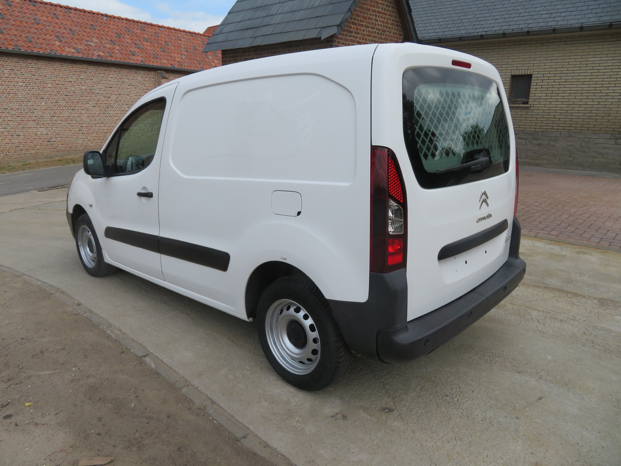 CITROËN Berlingo 1.6 BlueHDi CLUB - Panel van: picture 5 CITROËN Berlingo 1.6 BlueHDi CLUB - Panel van: picture 5