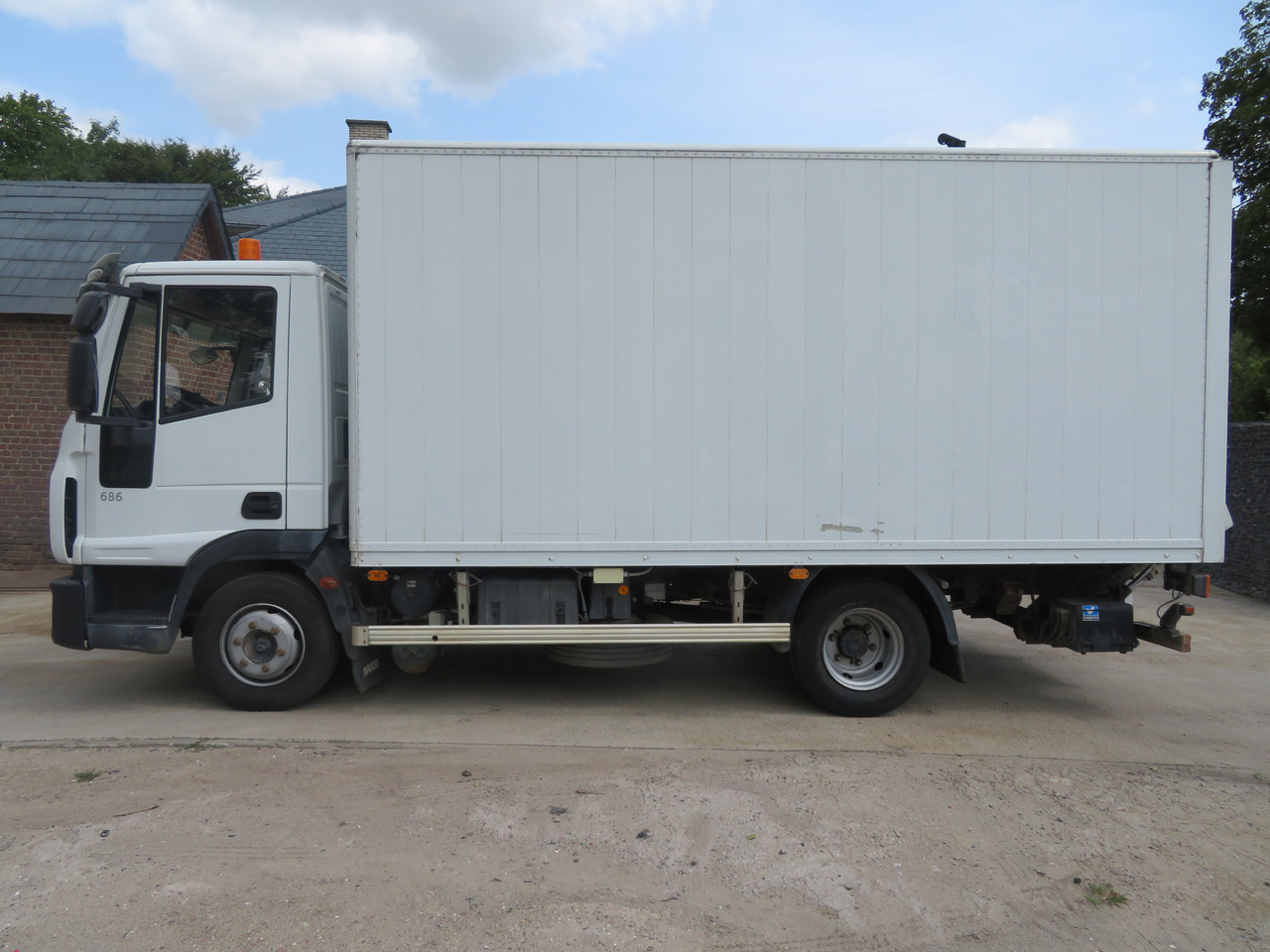 Iveco Eurocargo ML100E18 - Box truck: picture 4 Iveco Eurocargo ML100E18 - Box truck: picture 4