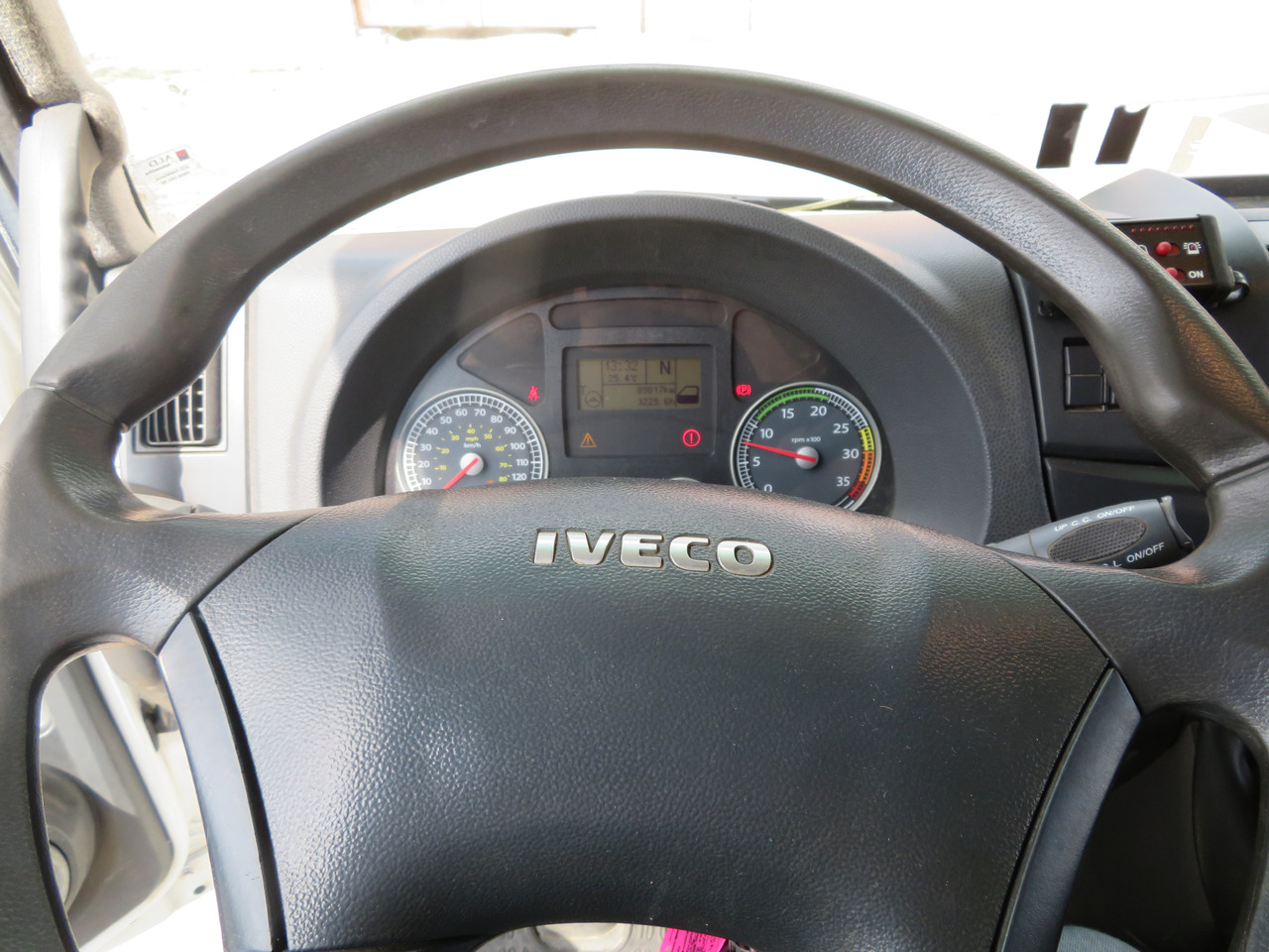 Box truck Iveco Eurocargo ML100E18: picture 16