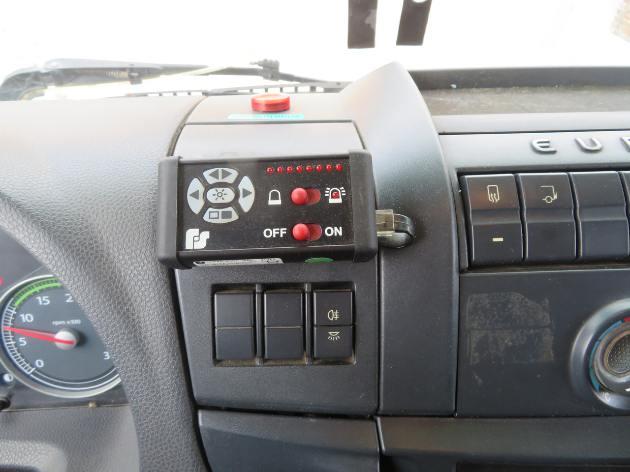 Box truck Iveco Eurocargo ML100E18: picture 14