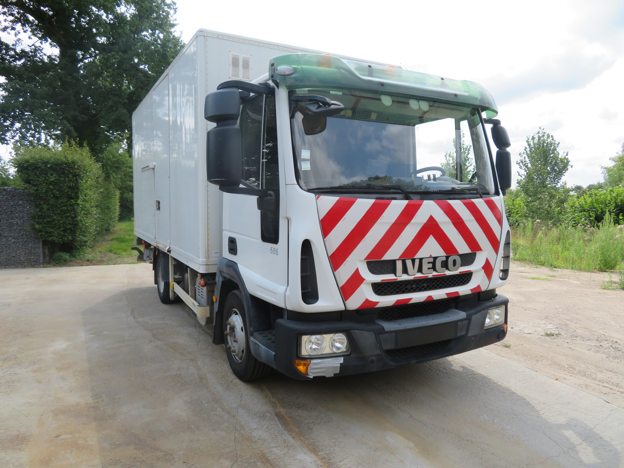Iveco Eurocargo ML100E18 - Box truck: picture 1 Iveco Eurocargo ML100E18 - Box truck: picture 1
