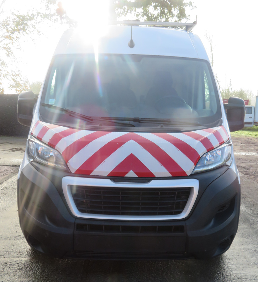 Peugeot Boxer 2.2 BlueHDi - L2H2 - Panel van: picture 2 Peugeot Boxer 2.2 BlueHDi - L2H2 - Panel van: picture 2