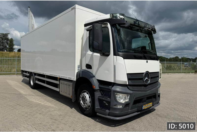 Mercedes-Benz Antos 1824 Day Cab, Euro 6, / Cargolift 2500KG - Box truck: picture 5 Mercedes-Benz Antos 1824 Day Cab, Euro 6, / Cargolift 2500KG - Box truck: picture 5