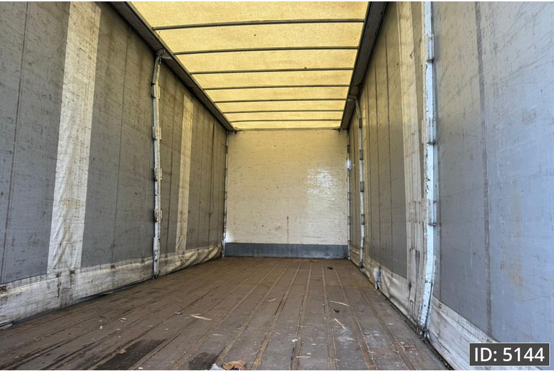 Scania P230 Day Cab, Euro 5, / Manual / 750x248x260 / DHOLLANDIA - Curtainsider truck: picture 5 Scania P230 Day Cab, Euro 5, / Manual / 750x248x260 / DHOLLANDIA - Curtainsider truck: picture 5