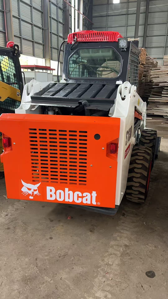 Skid steer loader BOBCAT Skid Steer Loader S130: picture 11