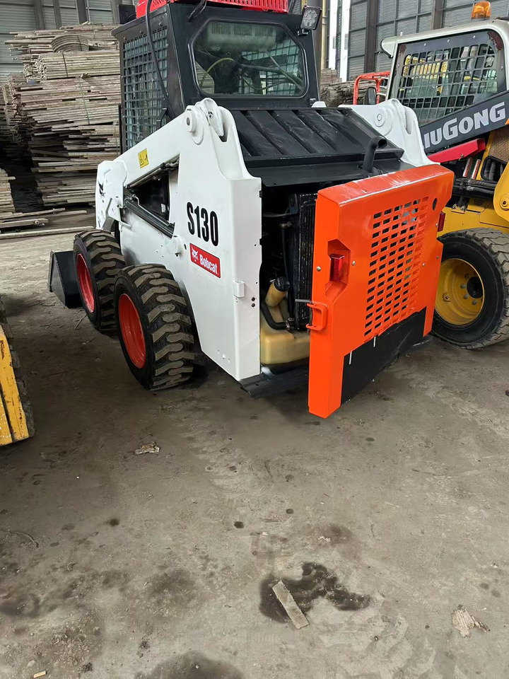 Skid steer loader BOBCAT Skid Steer Loader S130: picture 10