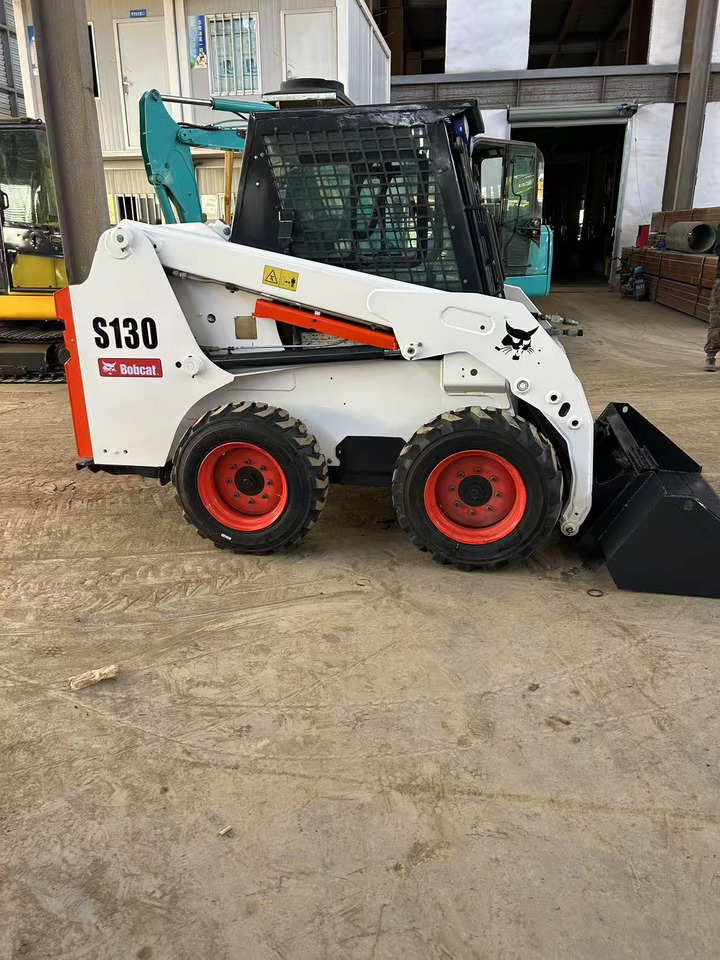 Skid steer loader BOBCAT Skid Steer Loader S130: picture 9