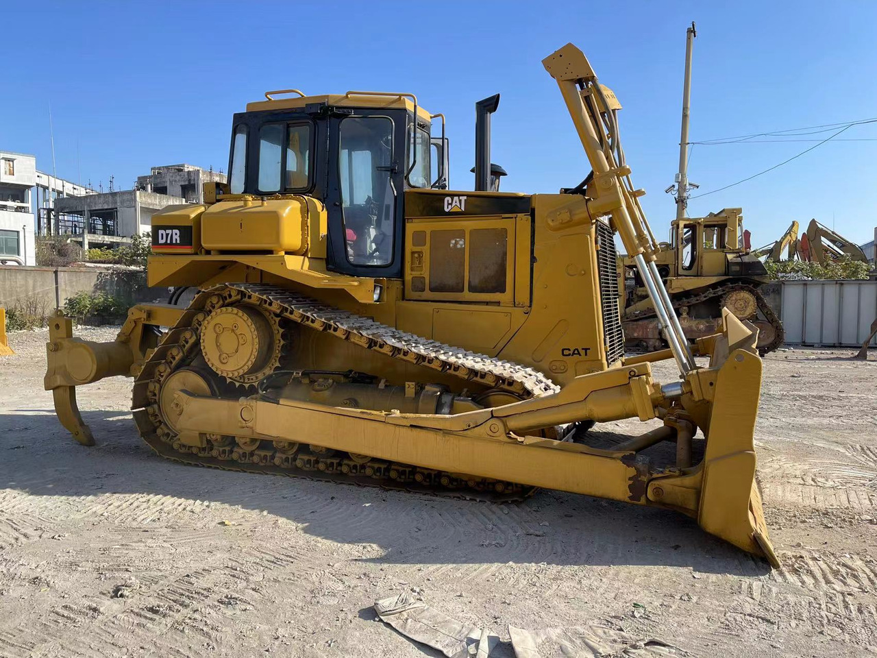 CATERPILLAR D7R - Bulldozer: picture 1 CATERPILLAR D7R - Bulldozer: picture 1