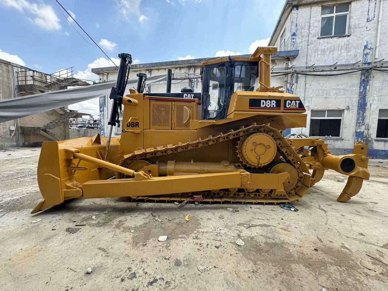 CATERPILLAR D8R Bulldozer Click for Discount - Bulldozer: picture 1 CATERPILLAR D8R Bulldozer Click for Discount - Bulldozer: picture 1