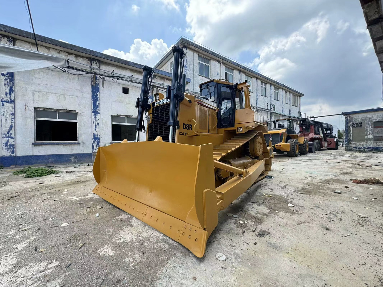 CATERPILLAR D8R Bulldozer Click for Discount - Bulldozer: picture 2 CATERPILLAR D8R Bulldozer Click for Discount - Bulldozer: picture 2