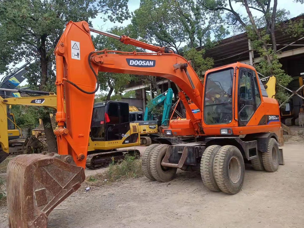 DOOSAN DH150W - Crawler excavator: picture 1 DOOSAN DH150W - Crawler excavator: picture 1