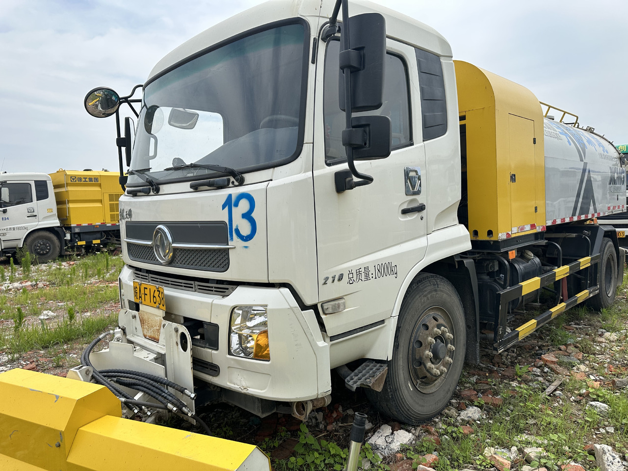 Dongfeng Large Vacuum Suction Truck - Vacuum truck: picture 5 Dongfeng Large Vacuum Suction Truck - Vacuum truck: picture 5