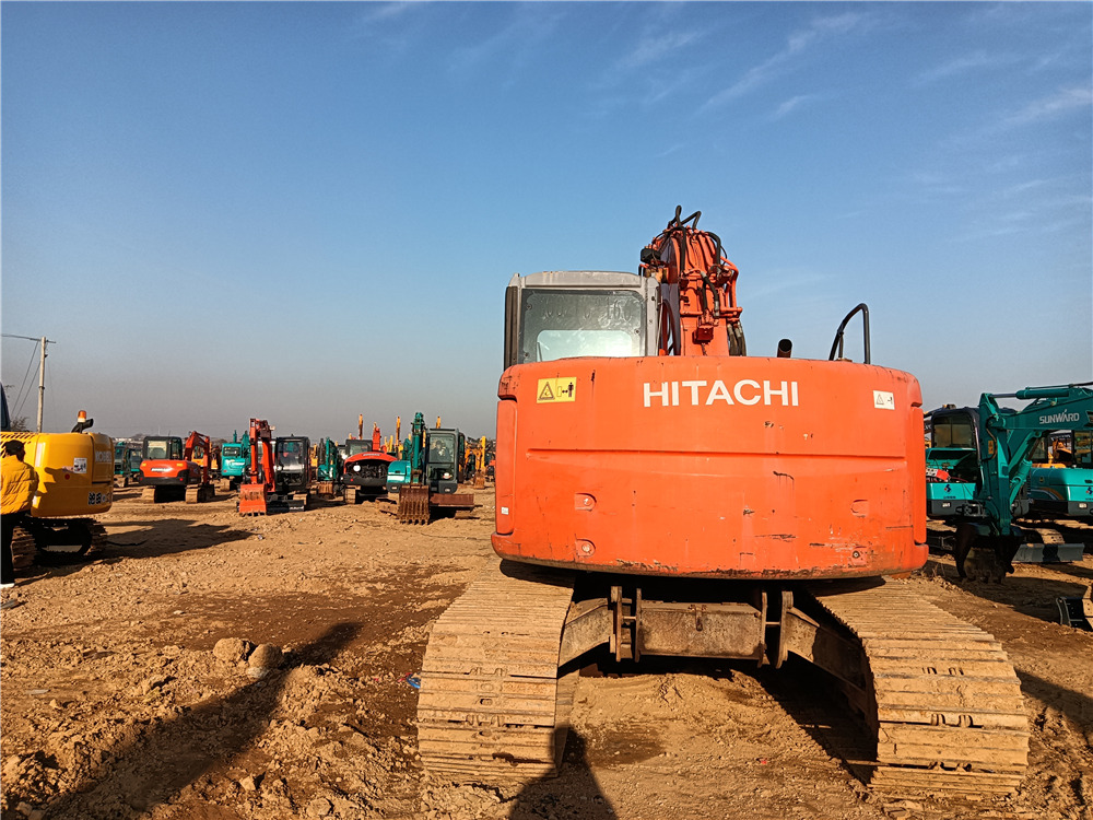 HITACHI ZX135 - Crawler excavator: picture 4 HITACHI ZX135 - Crawler excavator: picture 4