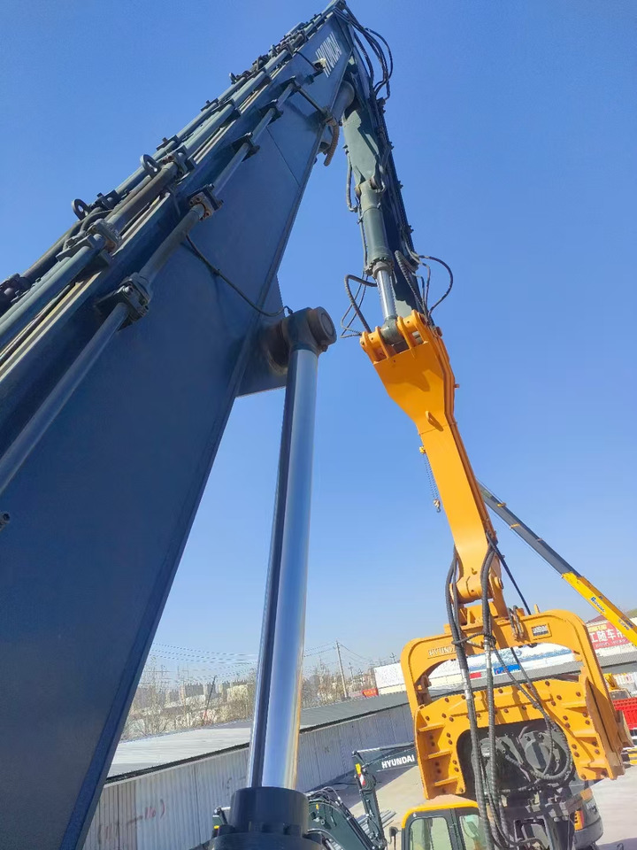 HYUNDAI Excavator Pile Driver 395 - Crawler excavator: picture 5 HYUNDAI Excavator Pile Driver 395 - Crawler excavator: picture 5