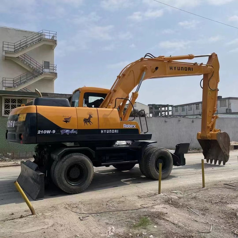 HYUNDAI R210W-9 - Wheel loader: picture 1 HYUNDAI R210W-9 - Wheel loader: picture 1