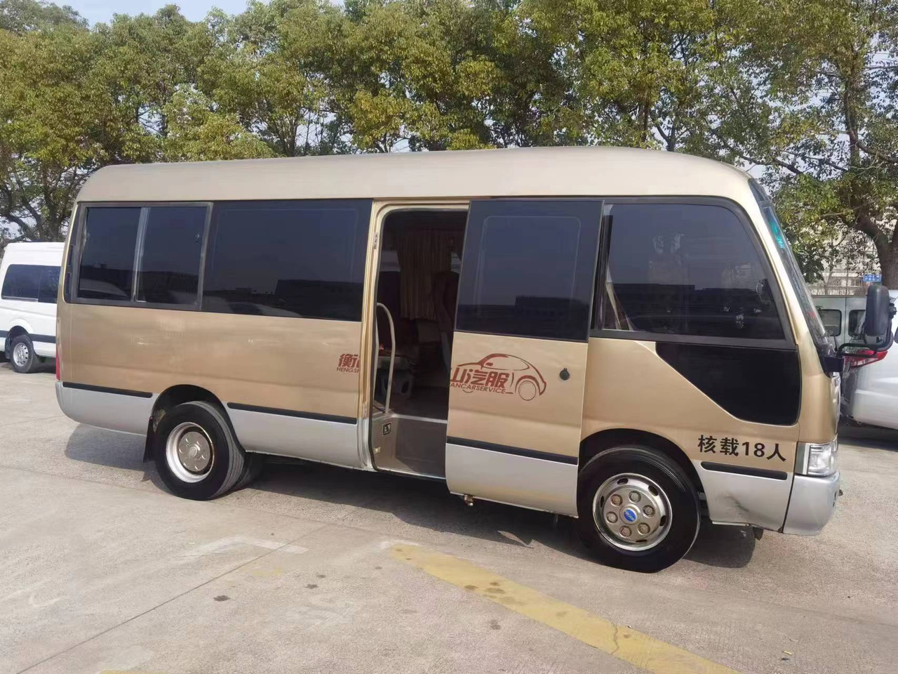 Higer 18-Seater Coach - Coach: picture 2 Higer 18-Seater Coach - Coach: picture 2