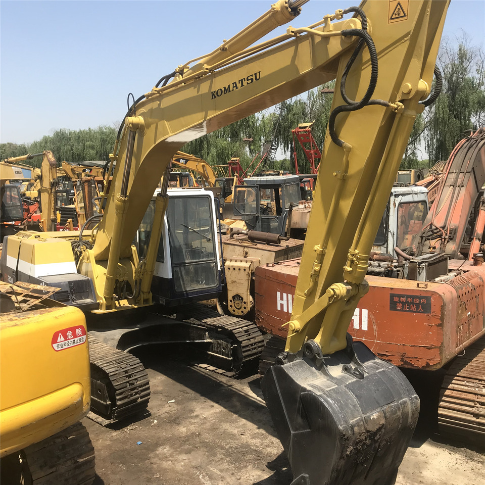 Komatsu Excavator PC200-5 - Excavator: picture 1 Komatsu Excavator PC200-5 - Excavator: picture 1
